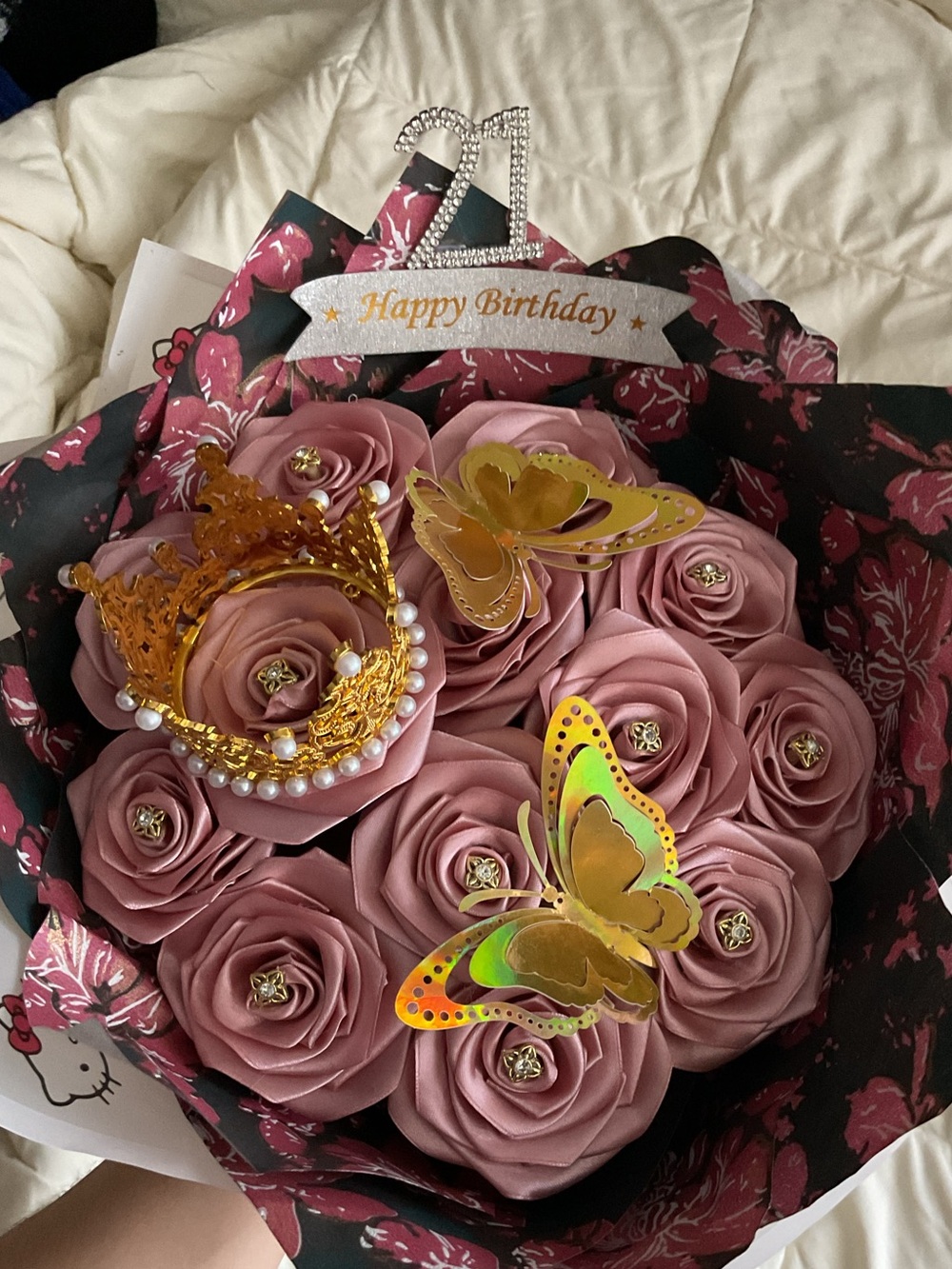 21 Happy Birthday Rose Bouquet/ Rosas Eternas with hello kitty covering
